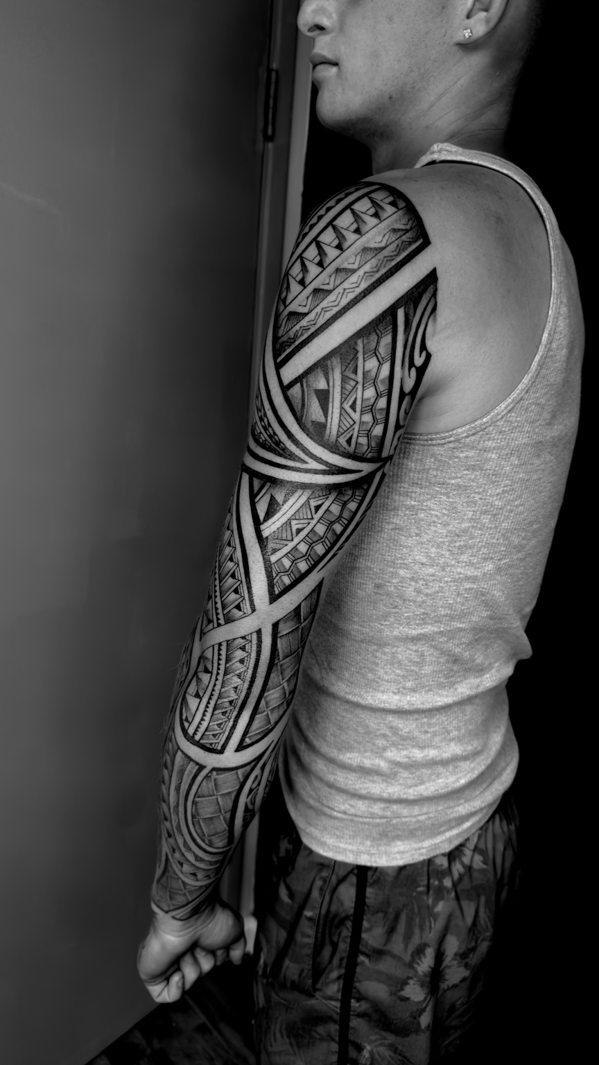 Polynesian upper-arm tattoo by Kai