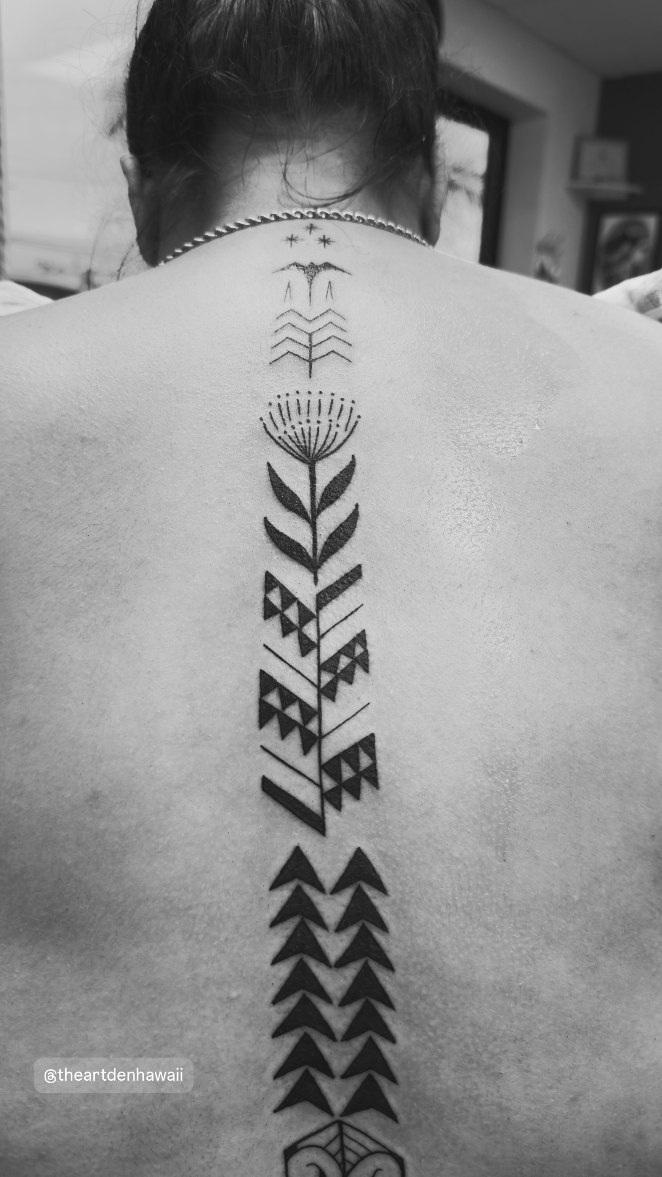 Geometric Polynesian spine tattoo by Kai